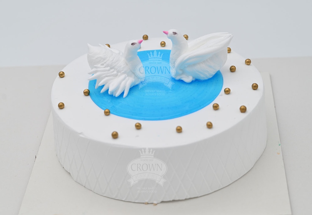 Vanilla Swans Cake